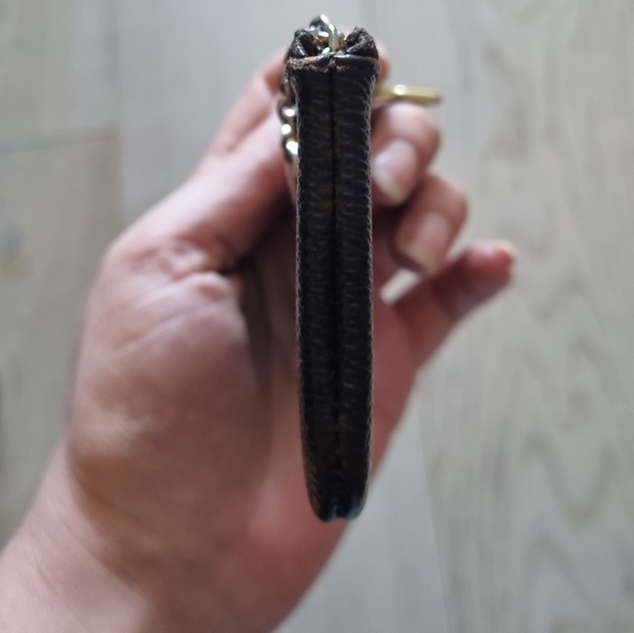 Louis Vuitton Pochette Cle Monogram Key Holder - Picture 8 of 13